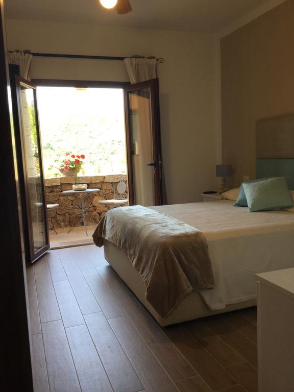 Il Giardino Di Daniela Bed & Breakfast ซาน เตโอโดโร ภายนอก รูปภาพ