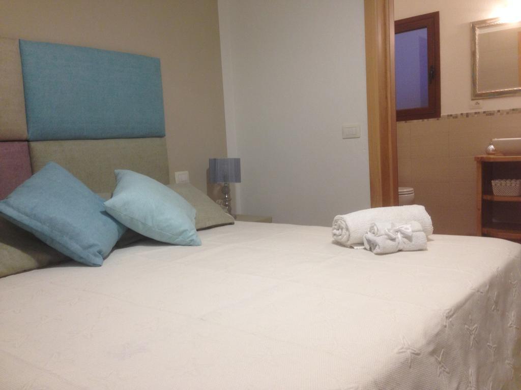 Il Giardino Di Daniela Bed & Breakfast ซาน เตโอโดโร ภายนอก รูปภาพ